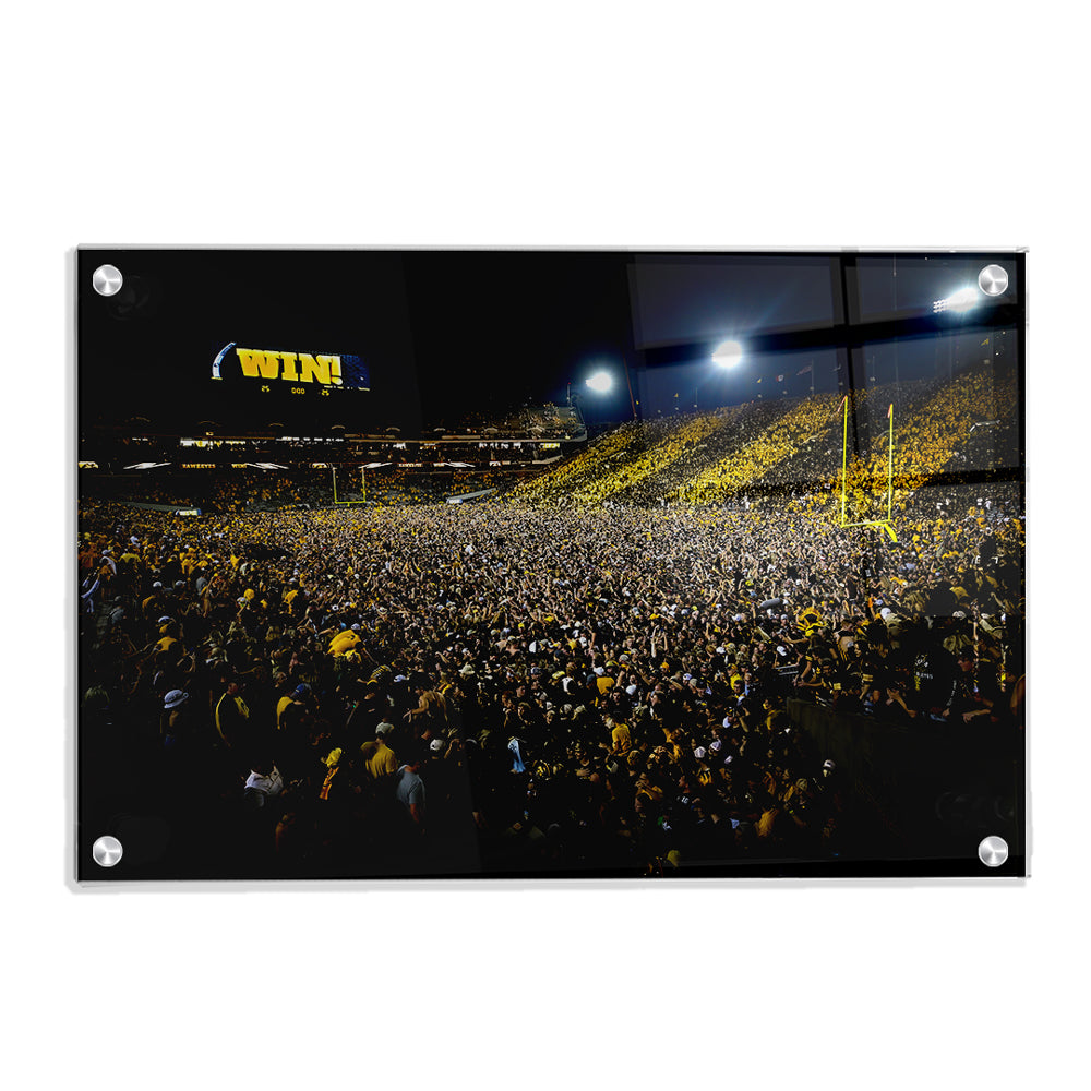 Iowa Hawkeyes - Swarmin' & Stomin' Kinnick Field - College Wall Art #Canvas