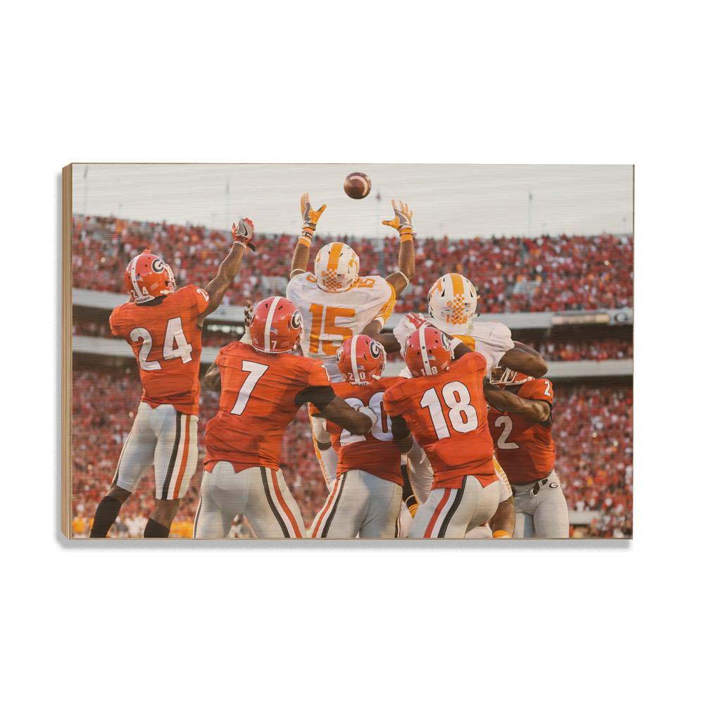 Tennessee Volunteers - The Catch TN vs. GA - College Wall Art #Canvas